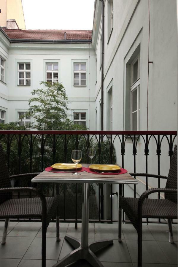 Quiet Apartment With Balcony Charles Bridge 布拉格 外观 照片